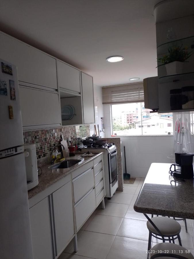 Prime E Do A Pe E Polo Gourmet Com Carro No Estacionamento. Apartamento